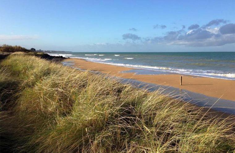 Les Pieds Dans L'Eau - Acces Direct A La Plage Bernières-sur-Mer Eksteriør billede
