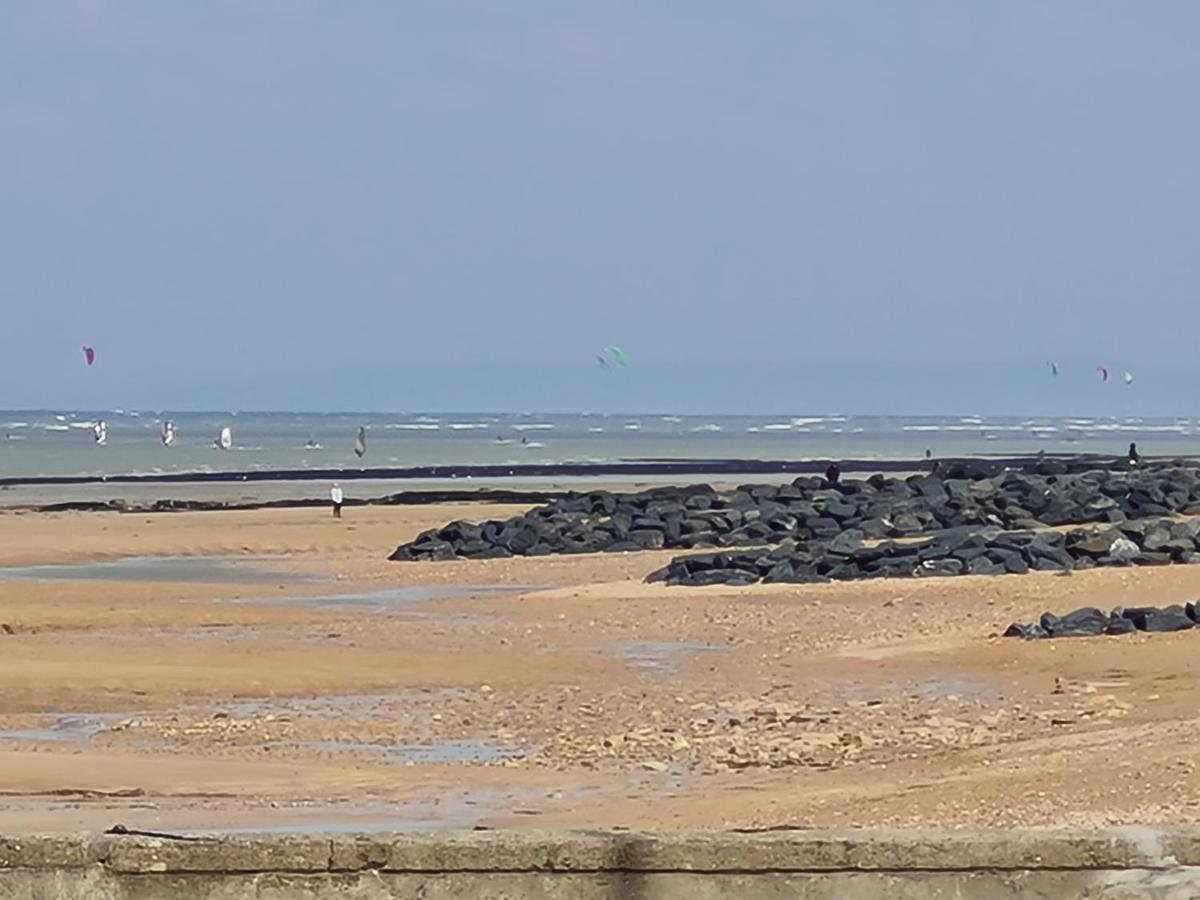 Les Pieds Dans L'Eau - Acces Direct A La Plage Bernières-sur-Mer Eksteriør billede