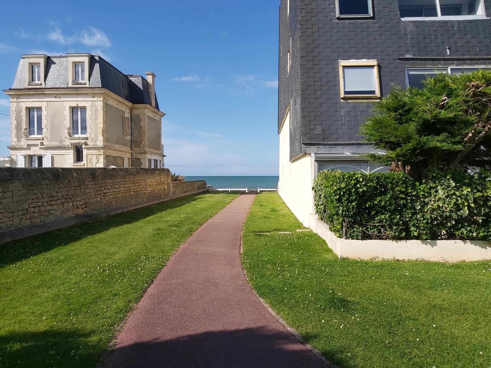 Les Pieds Dans L'Eau - Acces Direct A La Plage Bernières-sur-Mer Eksteriør billede