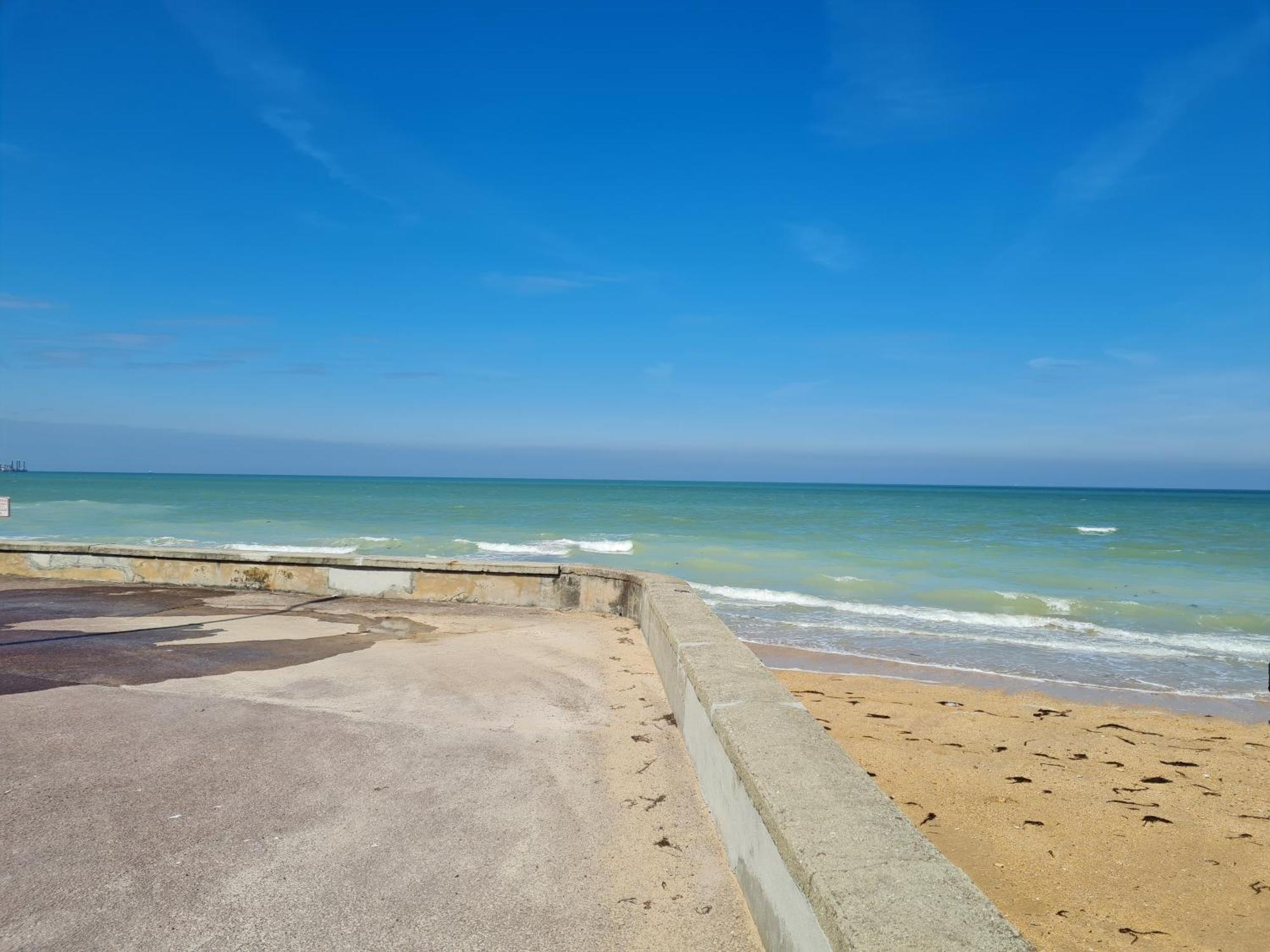 Les Pieds Dans L'Eau - Acces Direct A La Plage Bernières-sur-Mer Eksteriør billede